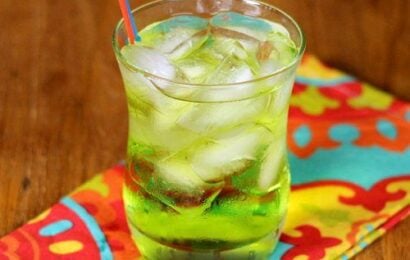 Caribbean Water Cocktail | The Weary Chef #midori #rum #cocktail
