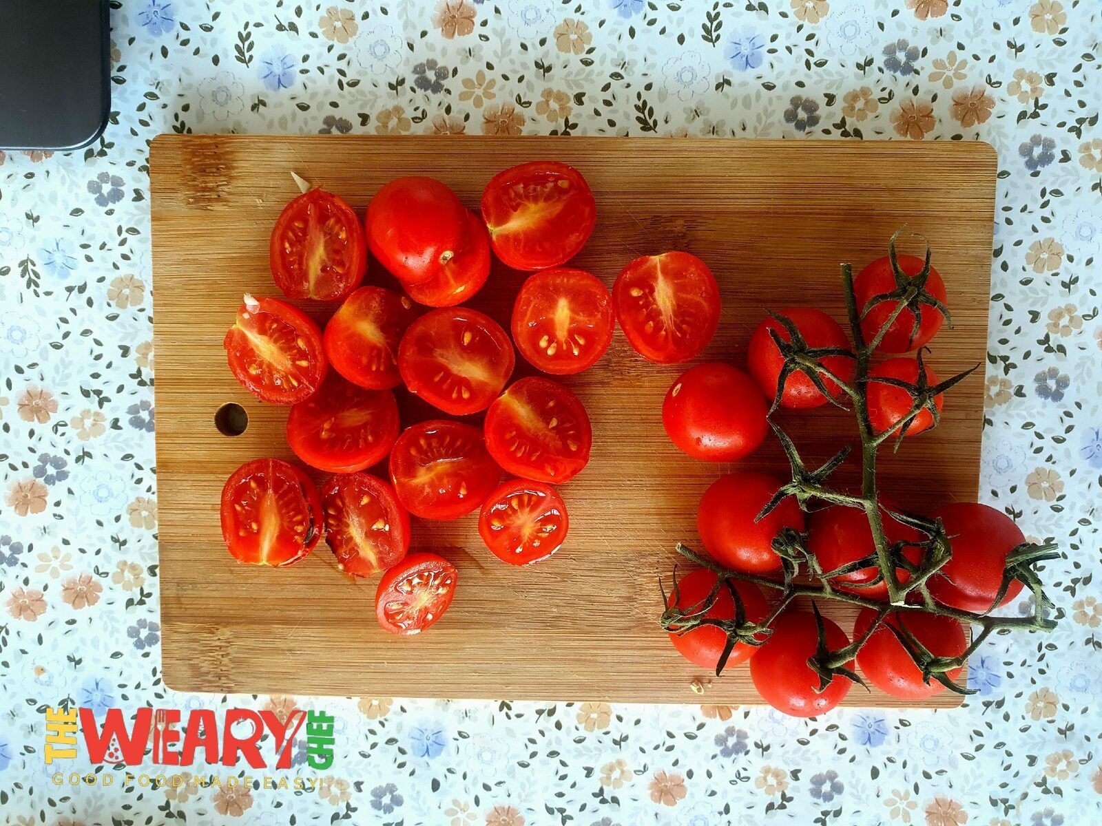 sliced tomatoes